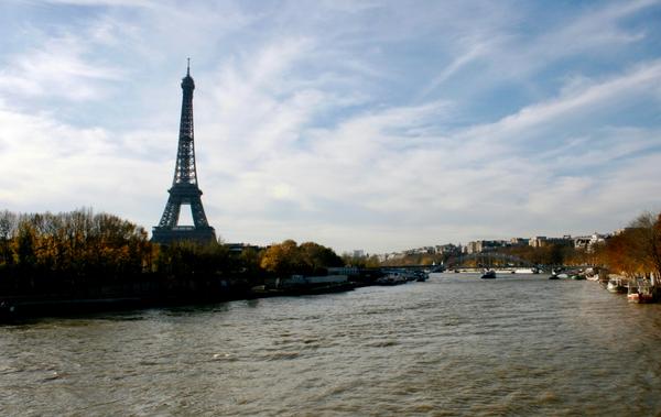 Naviguer Paris en toute sécurité avec Navette Paris Transfer